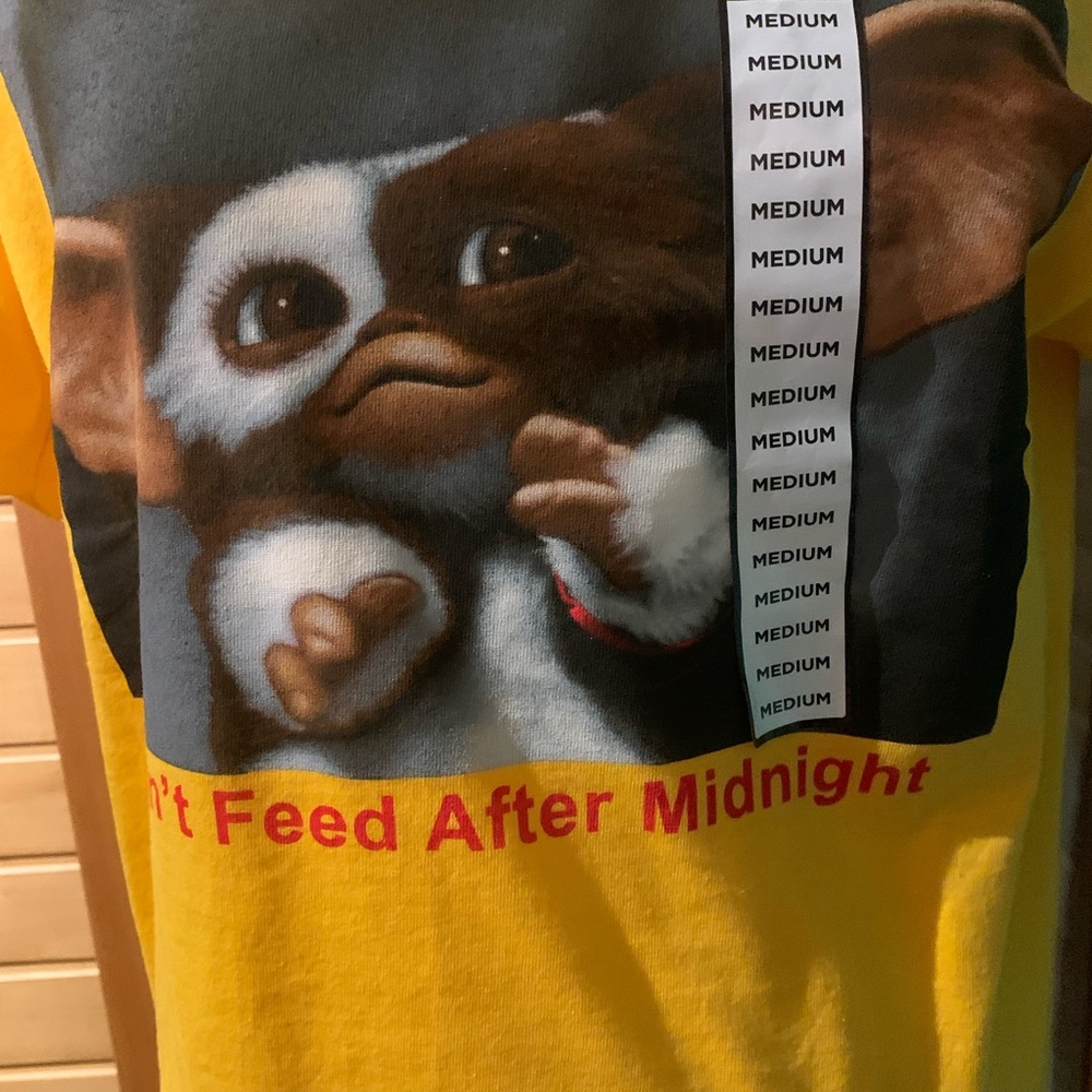 BNWT GREMLINS!! GIZMO the movie star t-shirt!